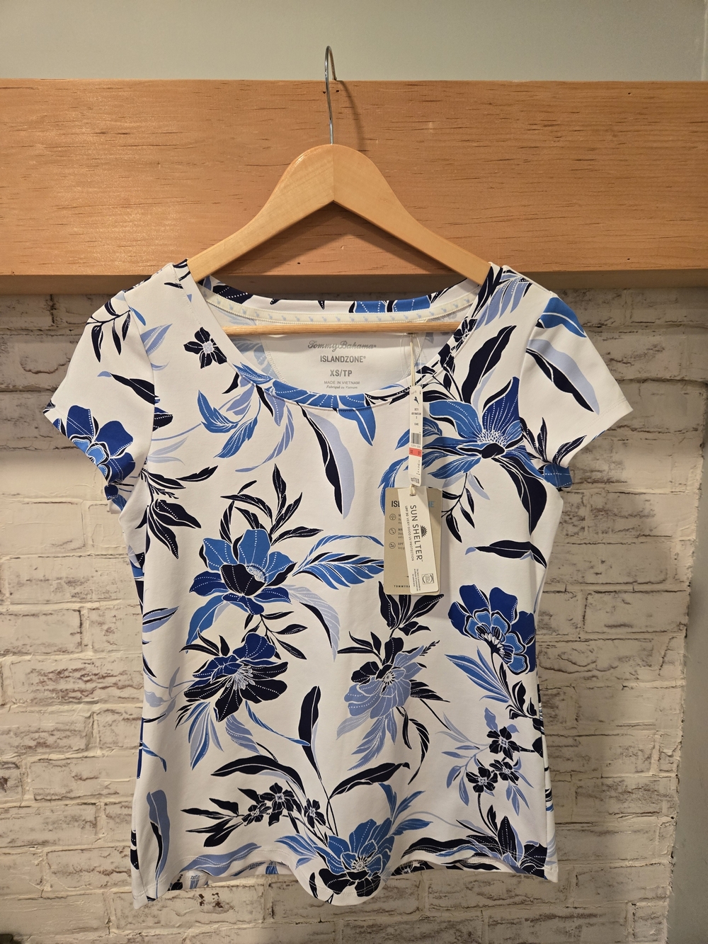 Tommy Bahama Island Zone, UPF 30, XS with tags